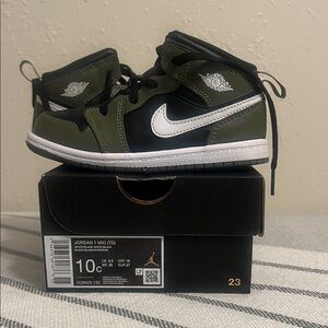 Nike Kids Sneakers - Olive, Black, White